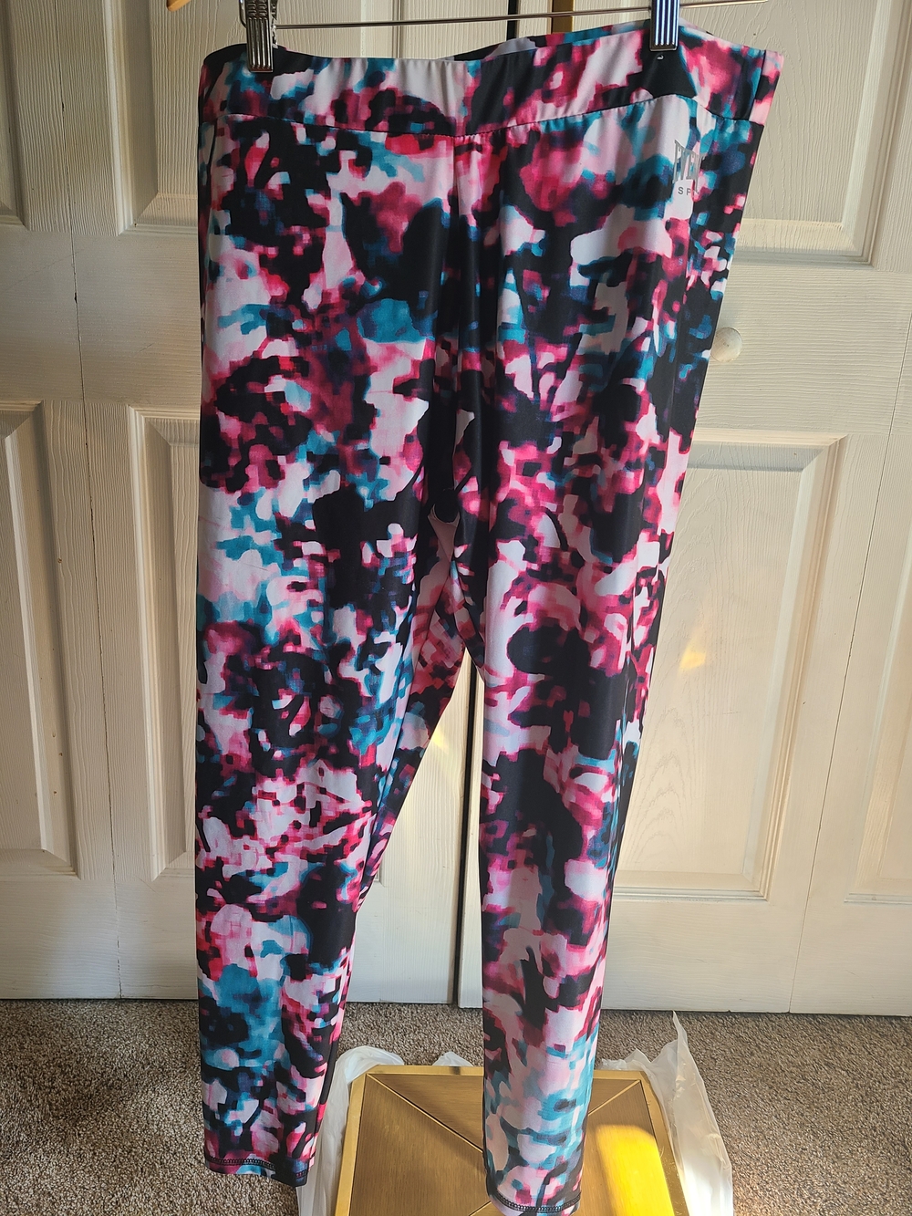 Everlast Pink, Blue & Black Watercolor Print Leggings